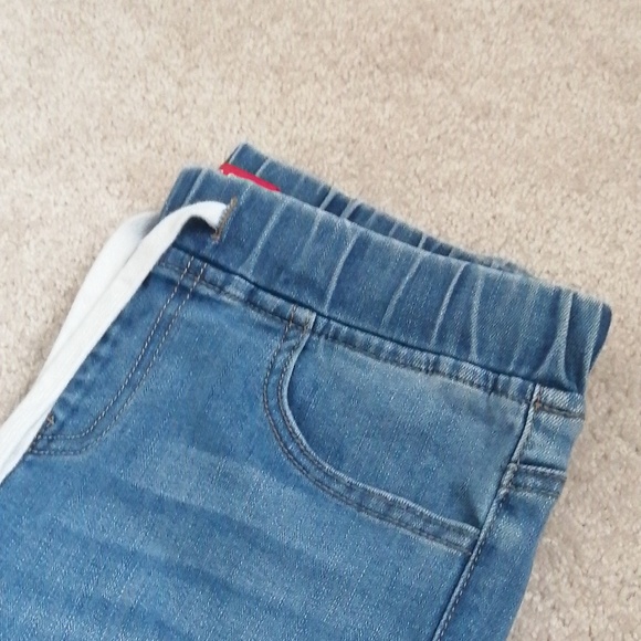 Guess Jeans - Picture 2 of 8